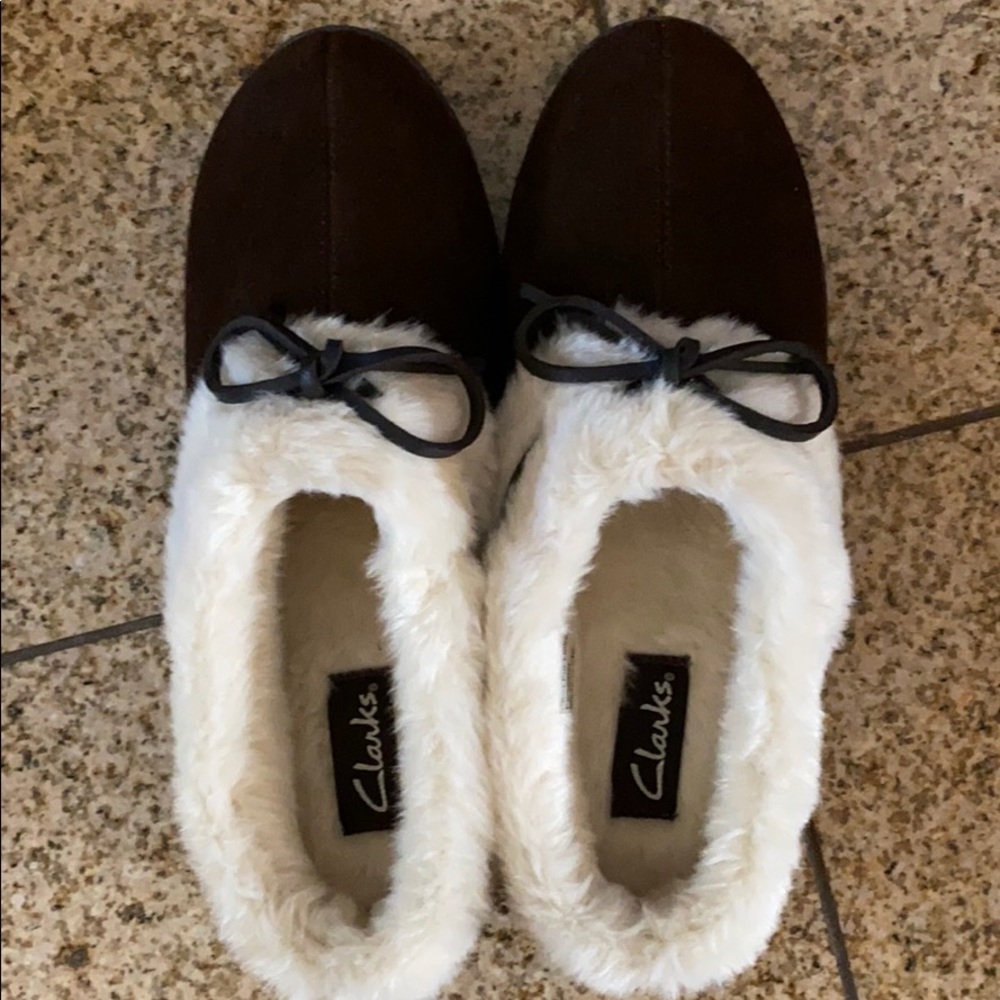 Sold Womens Clark cozy shoes size 8